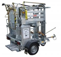 Hooftrim chute with tow bar